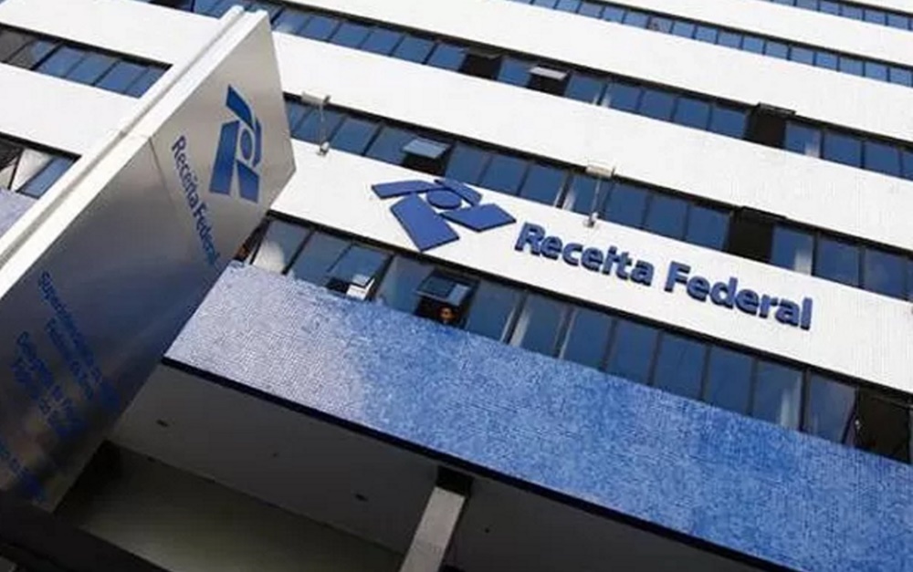 Ir para  <p>A Receita Federal abre nesta segunda-feira, a partir das 9h, a consulta ao terceiro lote de restitui&ccedil;&atilde;o do Imposto de&nbsp;RendaPessoa F&iacute;sica de 2016. Foram liberadas tamb&eacute;m...